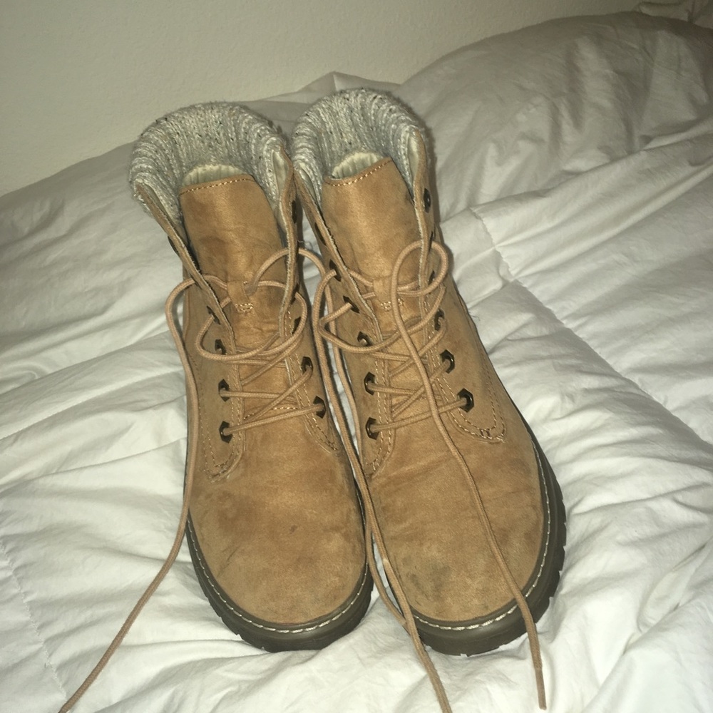 Mossimo lace up boots